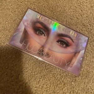 Huda Beauty mercury in retrograde pallet